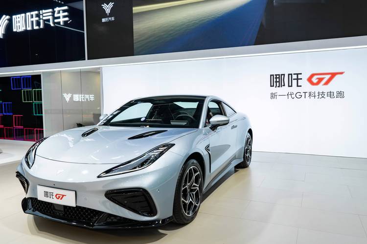 成都蒲江县雷恒庆企业管理咨询哪吒汽车在智能汽车领域的表现，领途汽车在新能源汽车市场中的影响力